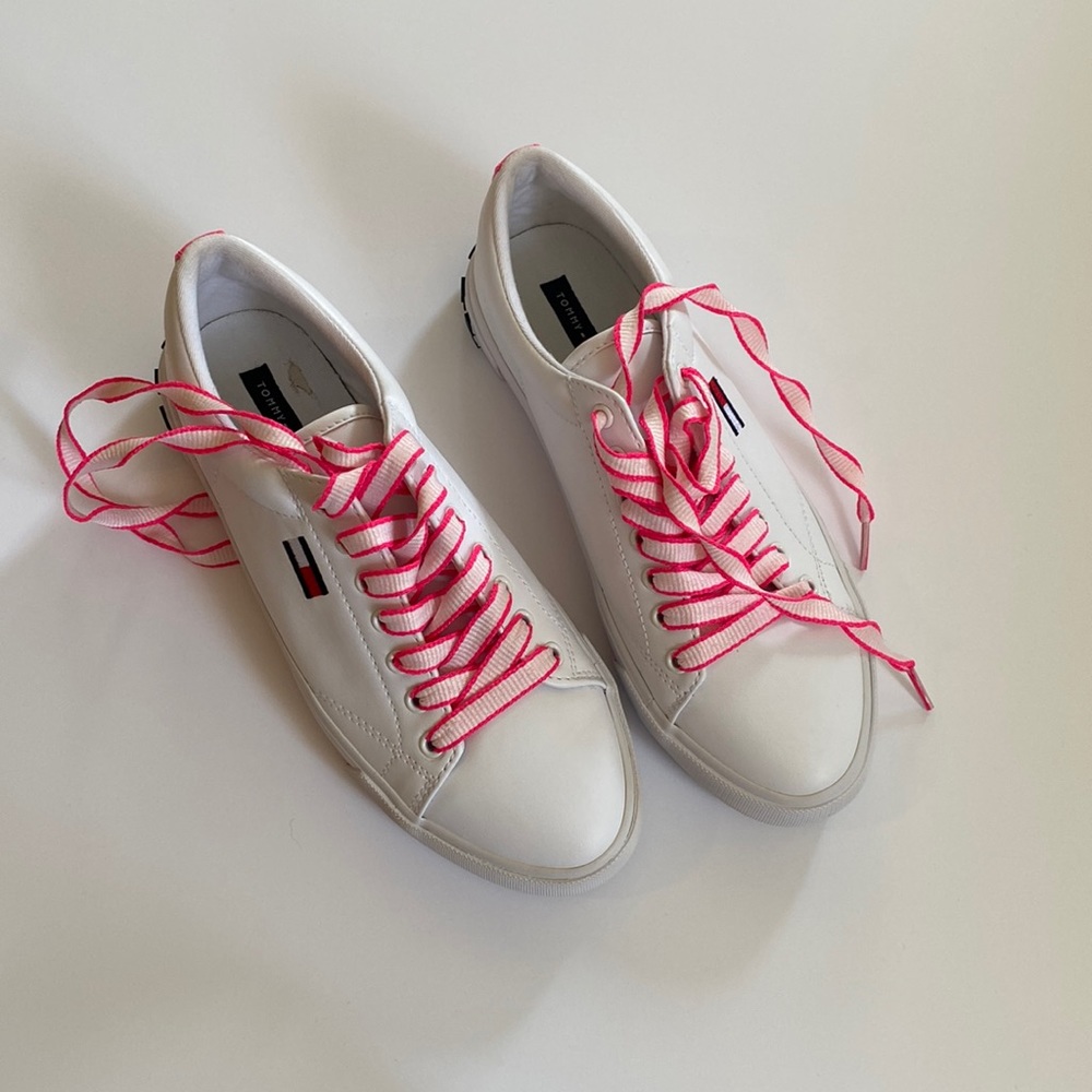 Tommy Hilfiger size 7.5 womens sneakers